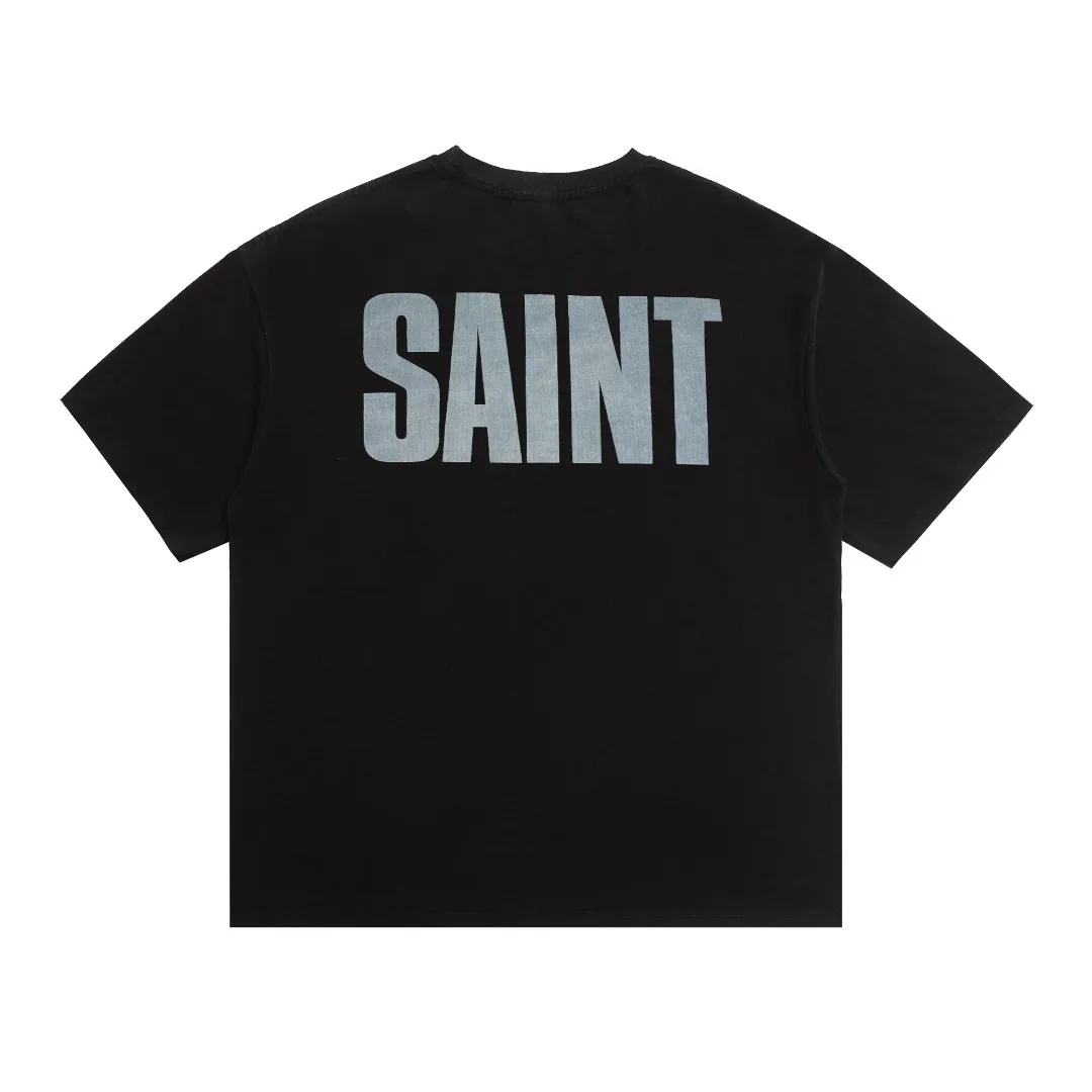 Mechao Saint Michael co-branded Friends black plot retro printed washed and distressed loose short-sleeves. Digital white ink direct injection. The fabric is breathable and the pattern is three-dimensional and clear. Fabric: Double yarn 240g Style number: S833 Size: S-M-L-XL Color: Washed black Price: P118